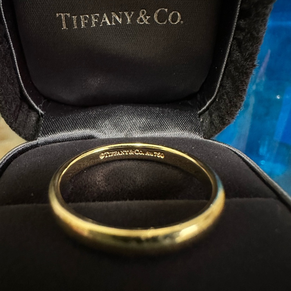 Tiffany & Co. 18K Gold Tiffany Forever Ring 3mm. Size 8. Weighs 5 Grams